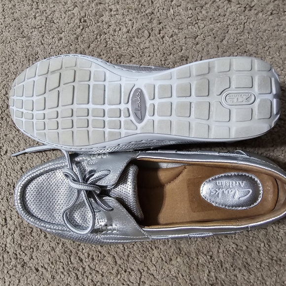 EUC Clarks Loafers - Picture 3 of 4